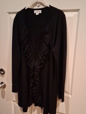 ♟️📸 Jet Black Ruffle-Front Open Cardigan Sweater